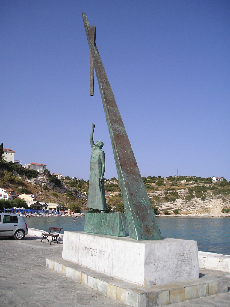 Standbeeld van Pythagoras in de haven van Pythagorio